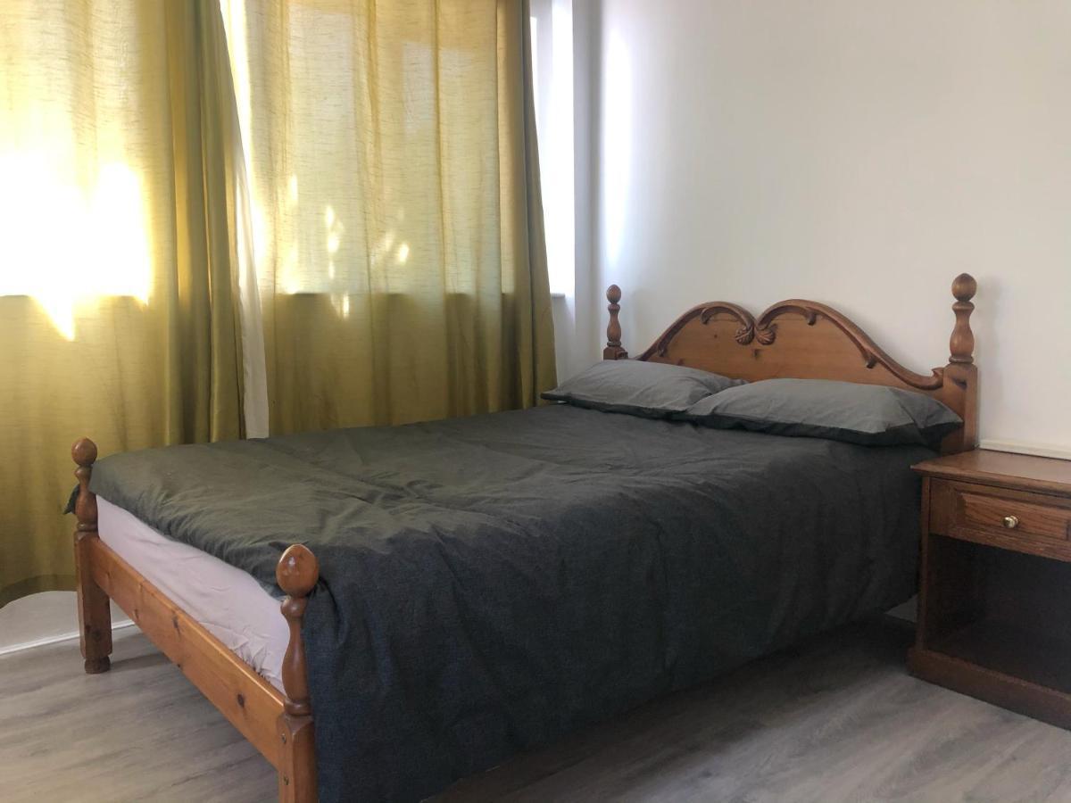 Double Room With Private Bathroom In A 2-Bedrooms House London Exterior foto