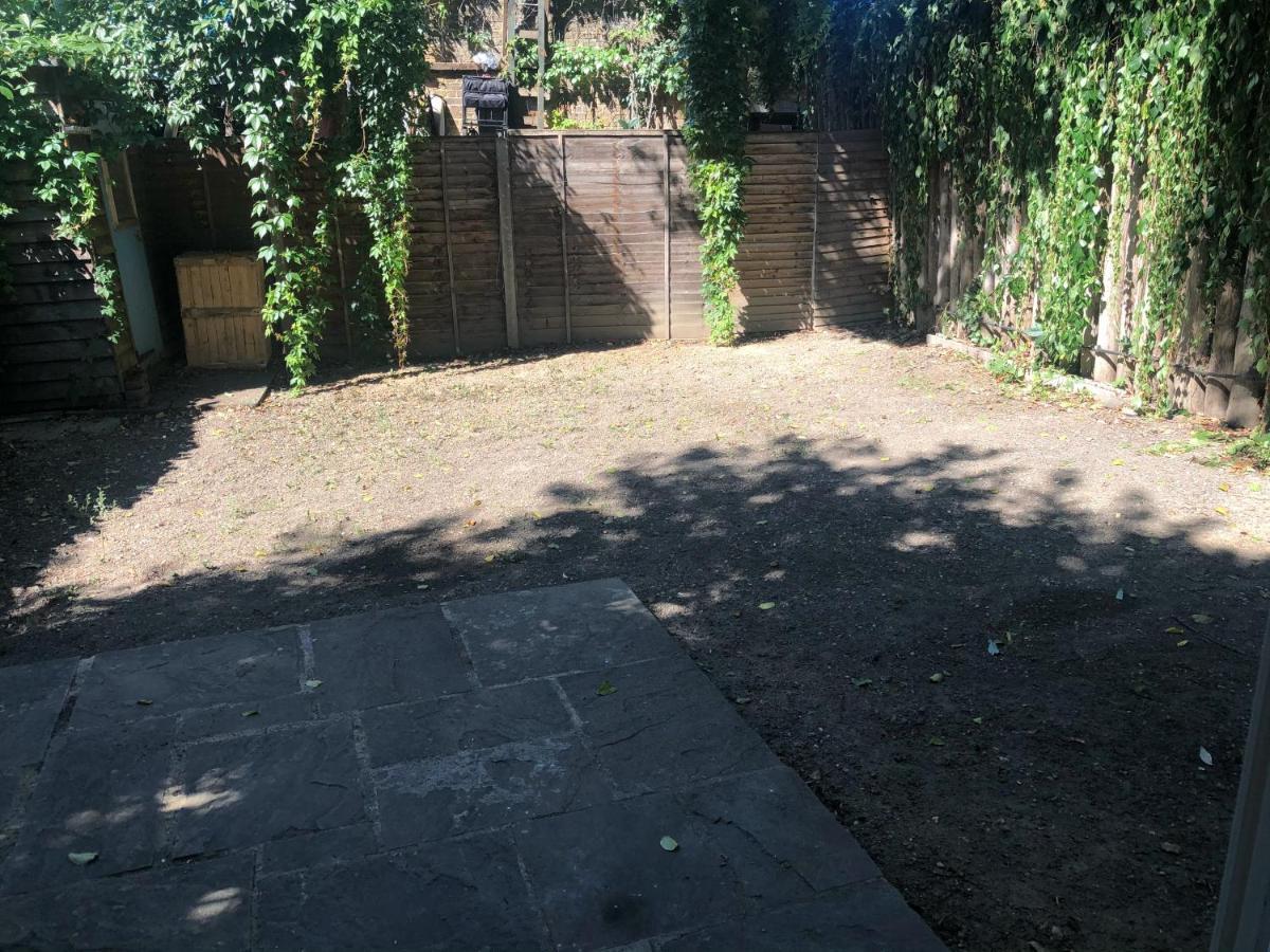 Double Room With Private Bathroom In A 2-Bedrooms House London Exterior foto